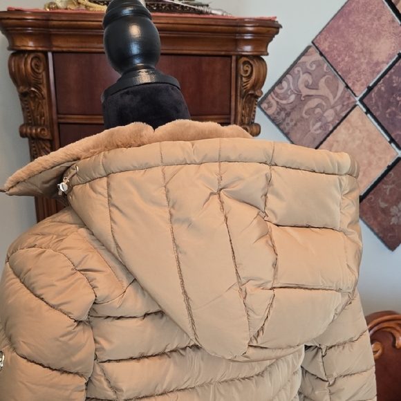Michael Kors Beige Puffer Jacket - Picture 5 of 13